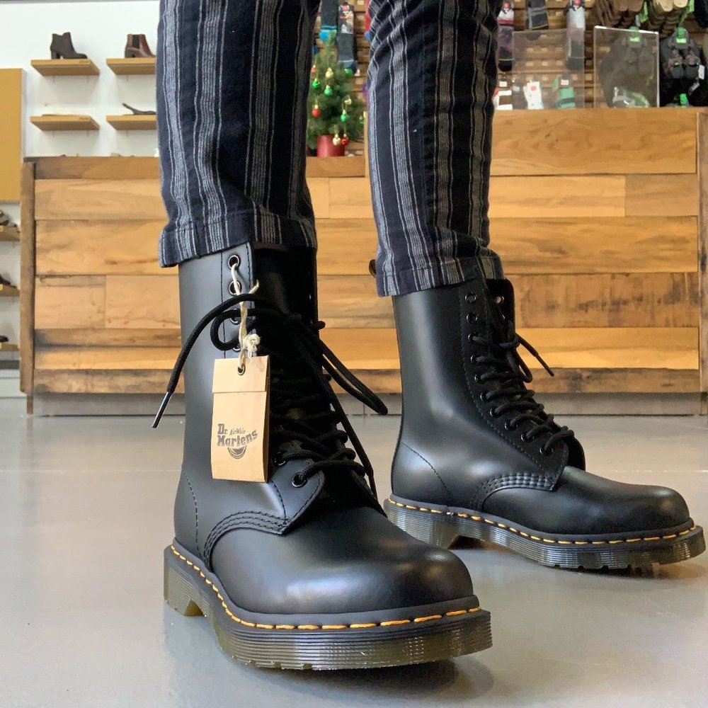 COPY - *NEW* Dr. Marten's 1490 11857001-BLK